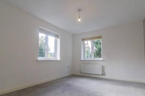 2 bedroom flat to rent, Allder Way, CR2