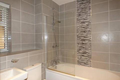 2 bedroom flat to rent, Allder Way, CR2