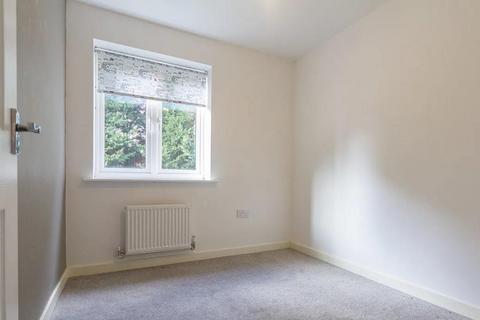 2 bedroom flat to rent, Allder Way, CR2