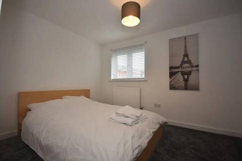 4 bedroom flat to rent, Aytoun Rd, SW9