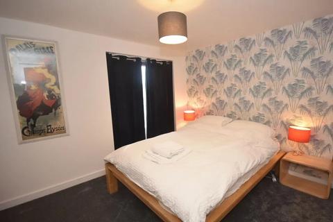 4 bedroom flat to rent, Aytoun Rd, SW9