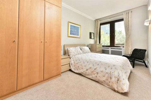 2 bedroom flat to rent, Belvedere Road, London SE1