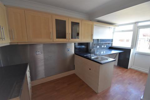 3 bedroom terraced house to rent, Binness Way, Portsmouth PO6