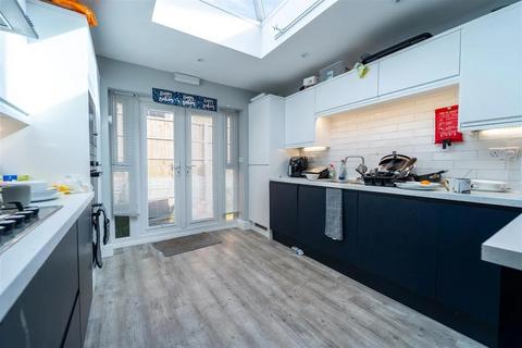 3 bedroom flat to rent, Railton Road, SE24