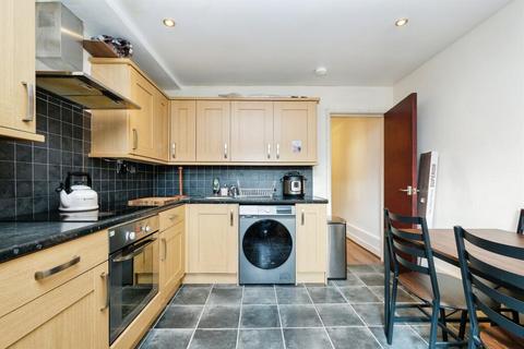 4 bedroom flat to rent, London, SW2