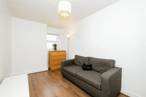 4 bedroom flat to rent, London, SW2