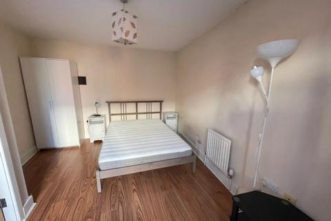 4 bedroom flat to rent, London, SW2