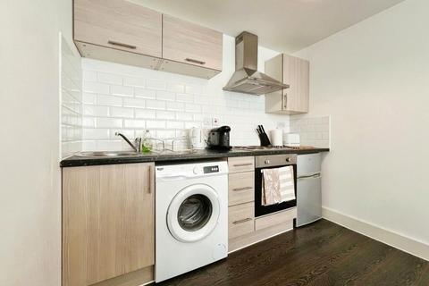 4 bedroom flat to rent, London, SW2