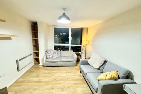 1 bedroom flat to rent, St George wharf, SW8