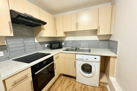 1 bedroom flat to rent, St George wharf, SW8