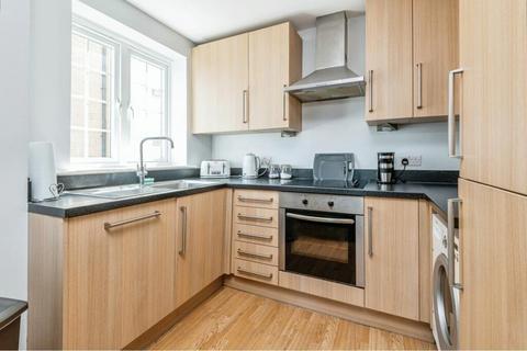 2 bedroom flat to rent, London, CR8