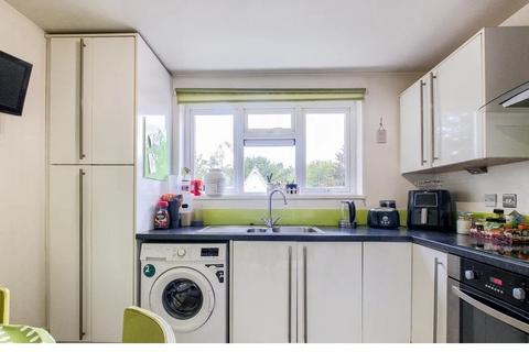 3 bedroom flat to rent, Sumner rd, SE15