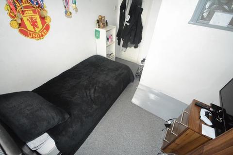 3 bedroom flat to rent, Sumner rd, SE15