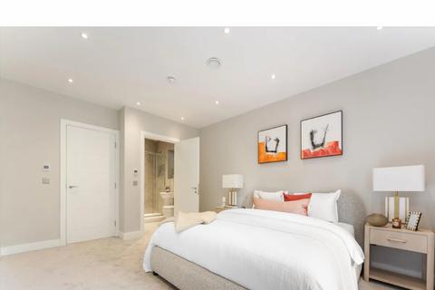 2 bedroom flat to rent, London, England, SW8