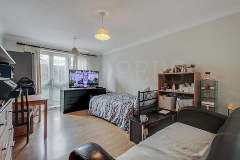 1 bedroom ground floor flat for sale, Shepherds Walk, London, NW2