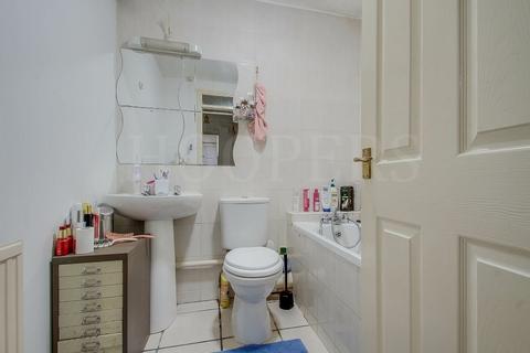 1 bedroom ground floor flat for sale, Shepherds Walk, London, NW2