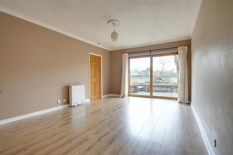 2 bedroom flat to rent, Marsworth Road, Pitstone