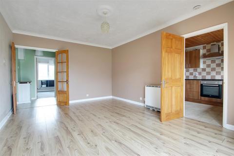 2 bedroom flat to rent, Marsworth Road, Pitstone