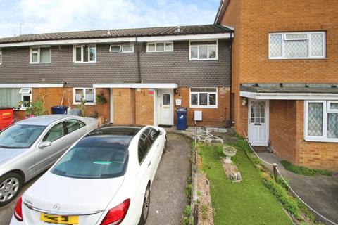 3 bedroom terraced house to rent, Bannister Close, Greenford UB6