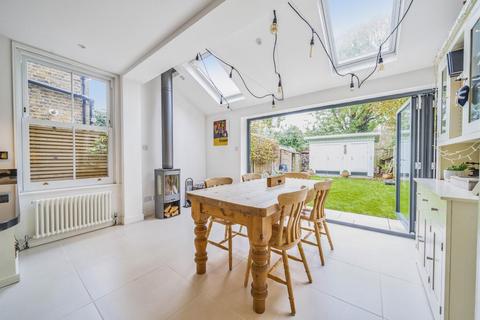 70 Canbury Avenue, Kingston Upon Thames, KT2 6JR