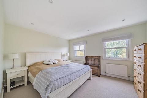 70 Canbury Avenue, Kingston Upon Thames, KT2 6JR