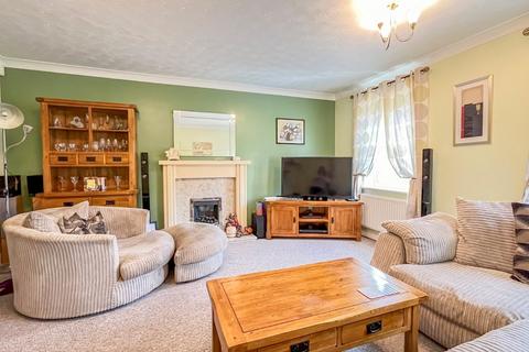 3 bedroom terraced house for sale, Fosseway, Gainsborough, DN21