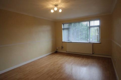 2 bedroom flat to rent, Dunstable Road, Luton LU4