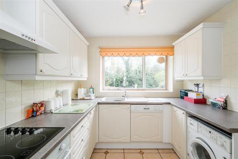 2 bedroom end of terrace house for sale, The Drive, South woodford