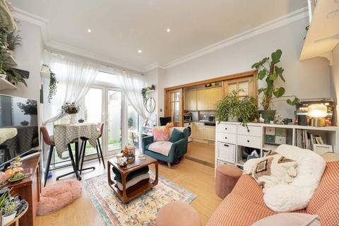 2 bedroom flat for sale, St. Kilda Road, London W13