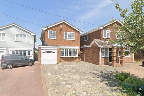 3 bedroom detached house to rent, Hall Farm Road, Benfleet SS7