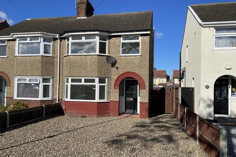 3 bedroom semi-detached house to rent, Kimberley Road, Lowestoft NR33