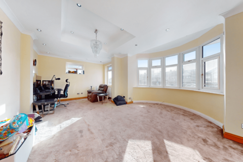 6 bedroom end of terrace house for sale, Eastern Avenue, Ilford, IG2