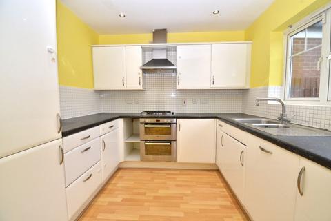 3 bedroom semi-detached house to rent, Rochester Road, Hornchurch