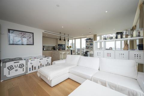 3 bedroom apartment to rent, Vaughan Way, London E1W