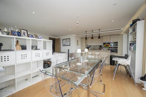 3 bedroom apartment to rent, Vaughan Way, London E1W