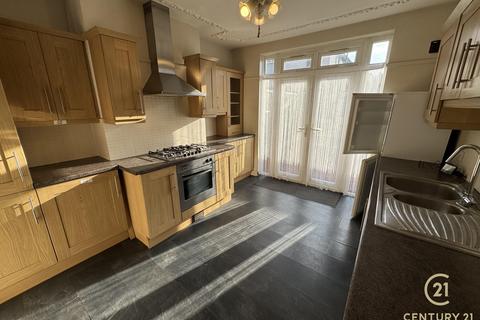 4 bedroom semi-detached house to rent, Orchard Avenue, HOUNSLOW TW5