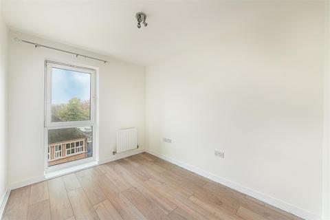 2 bedroom flat for sale, Fortune Avenue, Edgware HA8