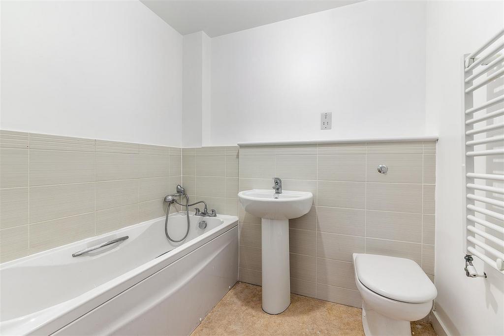 Domus Court 48 - bat.jpg