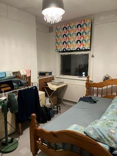 1 bedroom in a house share to rent, Concanon Road, London SW2