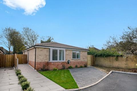 2 bedroom bungalow to rent, Eshan drive, Kent  BR5