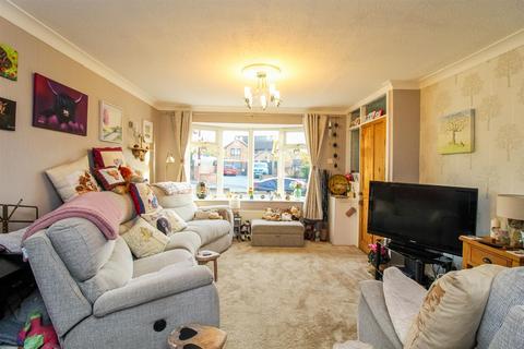 3 bedroom terraced house for sale, Southdale Road, Ossett WF5