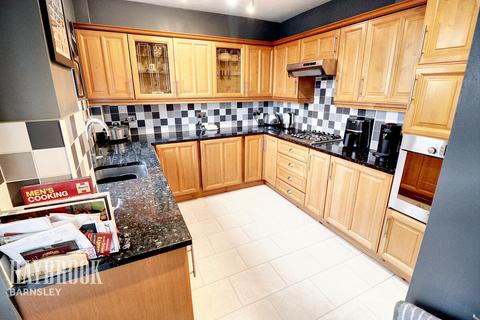 4 bedroom semi-detached house for sale, Limes Way, Gawber