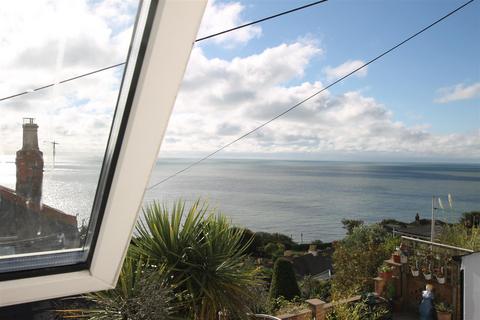 2 bedroom end of terrace house to rent, South Street, Ventnor