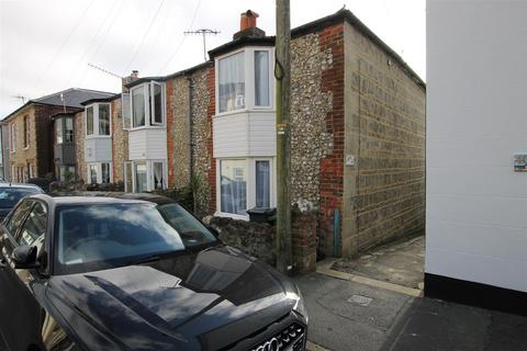 2 bedroom end of terrace house to rent, South Street, Ventnor