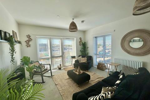 2 bedroom flat for sale, Parker Drive, Newhaven