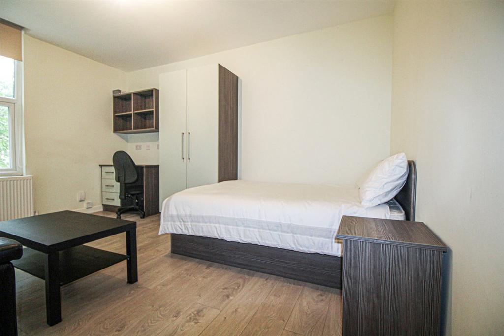 Apartment in Leeds, Hyde Park - View 2