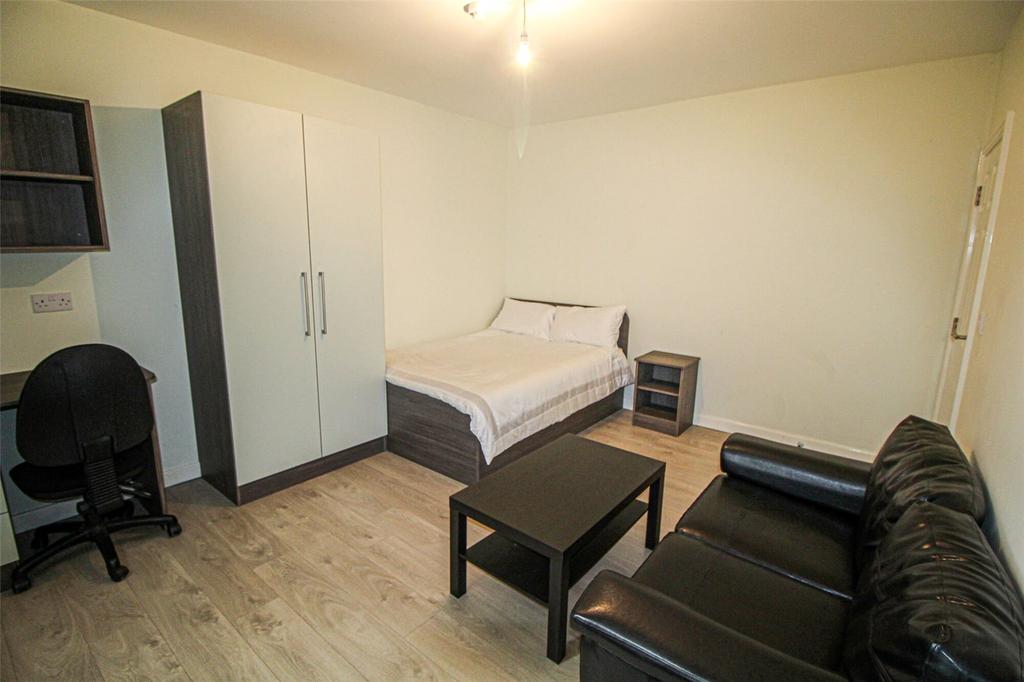 Apartment in Leeds, Hyde Park - View 3