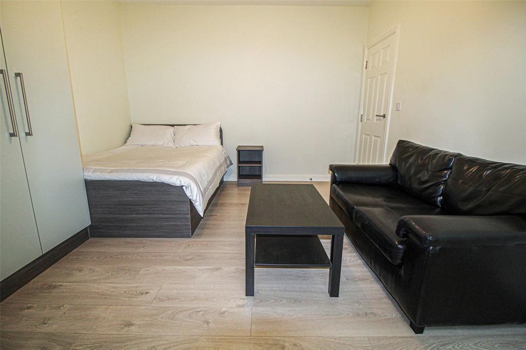Apartment in Leeds, Hyde Park - View 4