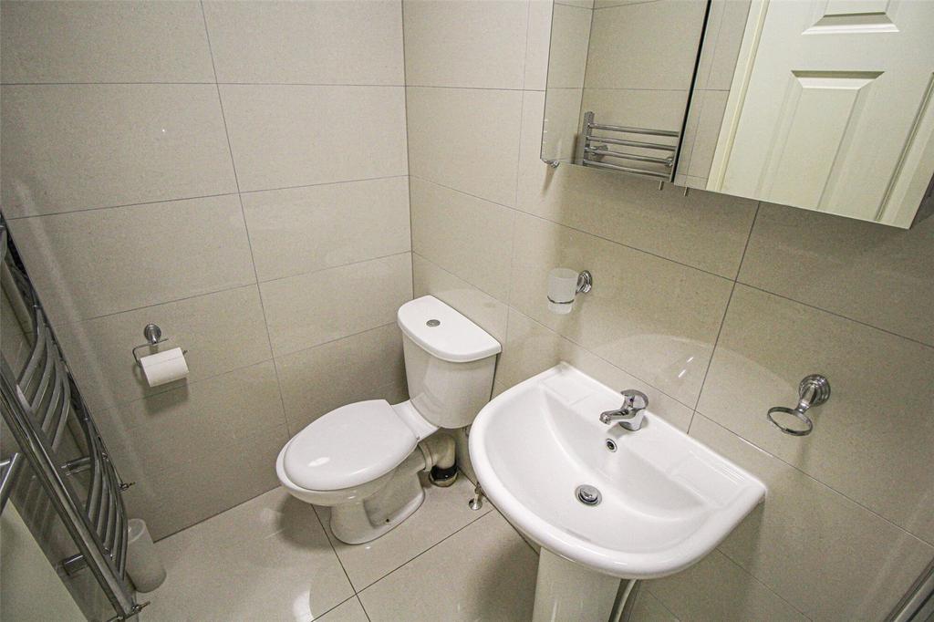 Apartment in Leeds, Hyde Park - More