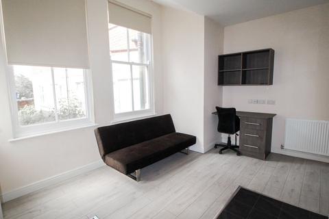 Studio to rent, Apt 3A, 31 Clarendon Road #931863